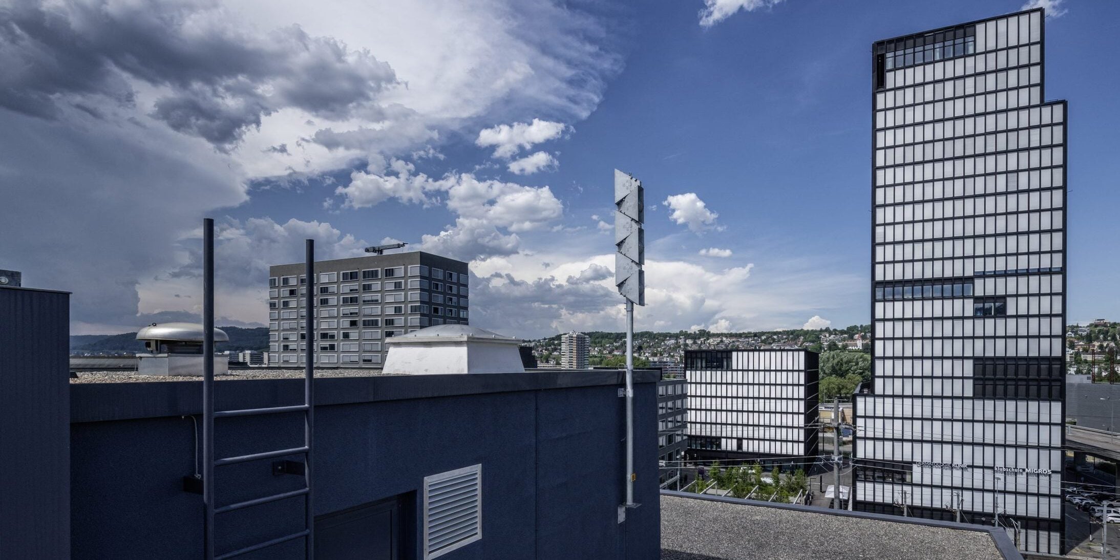 Kockum Sonics Sirene bei Hochhaus