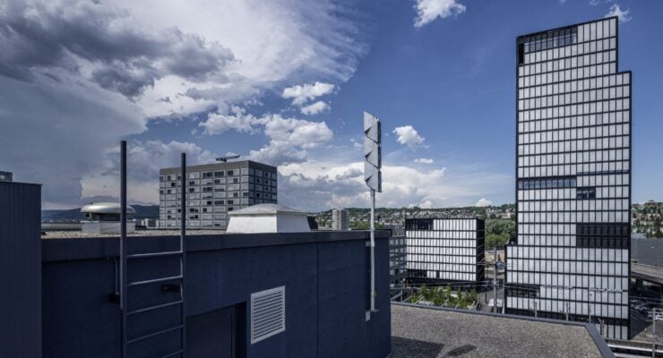 Kockum Sonics Sirene bei Hochhaus