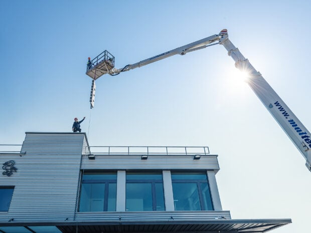 Kockum Sonics Sireneninstallation Dach