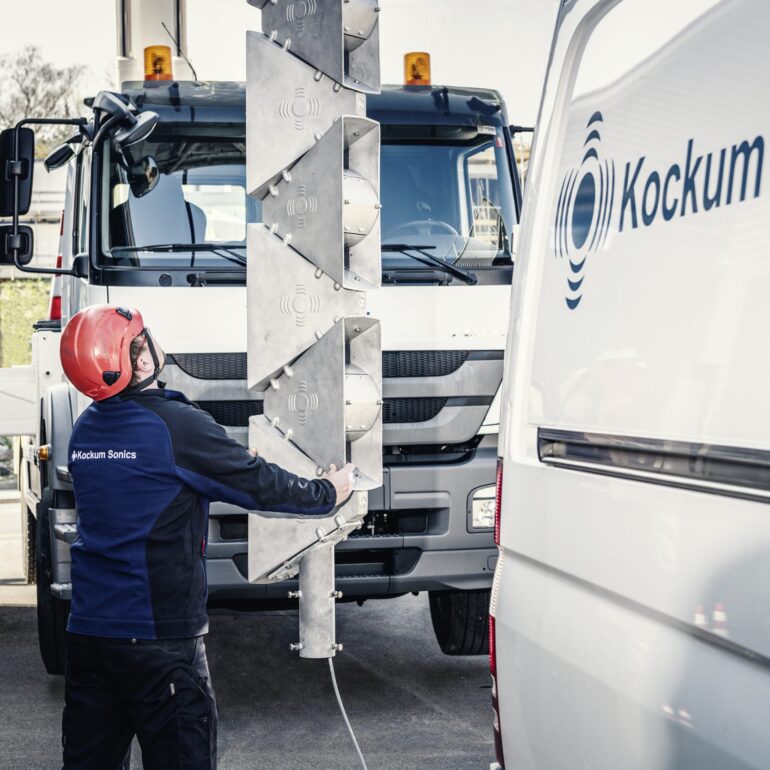 Kockum Sonics Sireneninstallation Befestigung Hebebühne