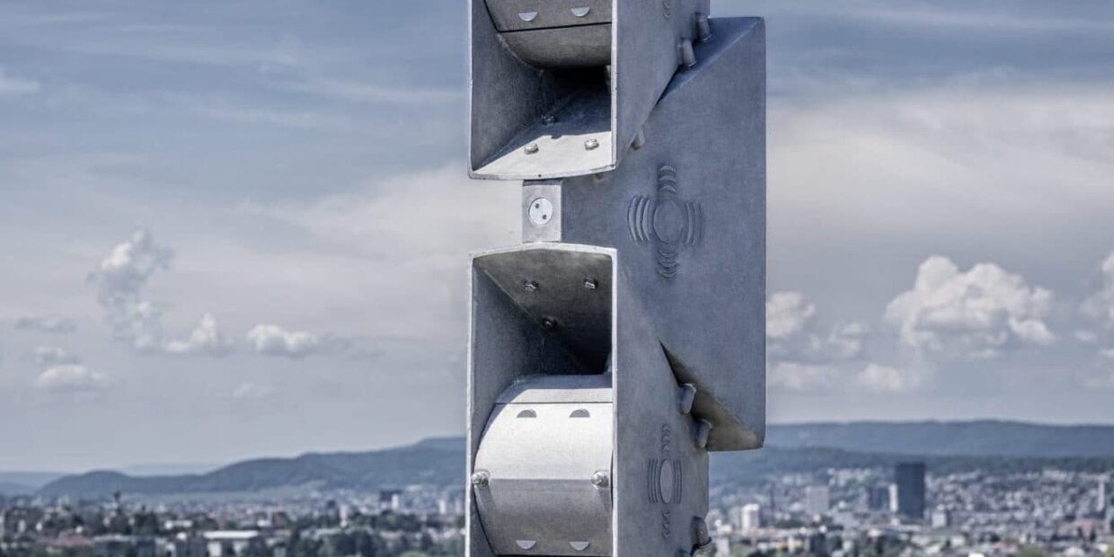Sirene Kockum Sonics Stadt Zürich im Hintergrund