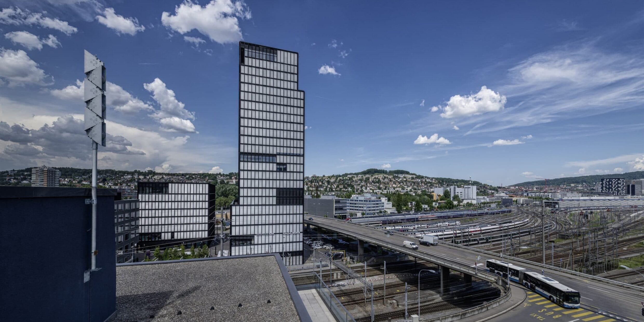 Sirene auf Flachdach Kockum Sonics Hochhaus